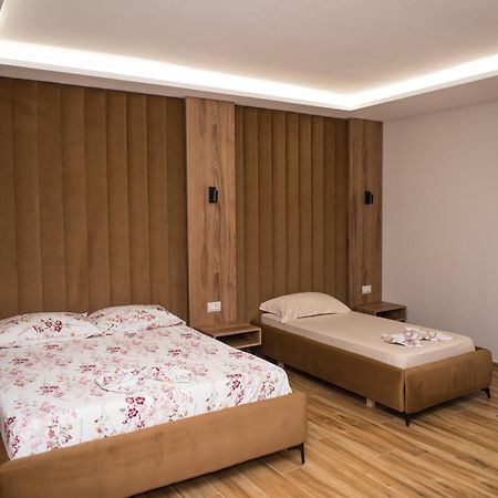 New Donantelo Hotel Vlore Luaran gambar