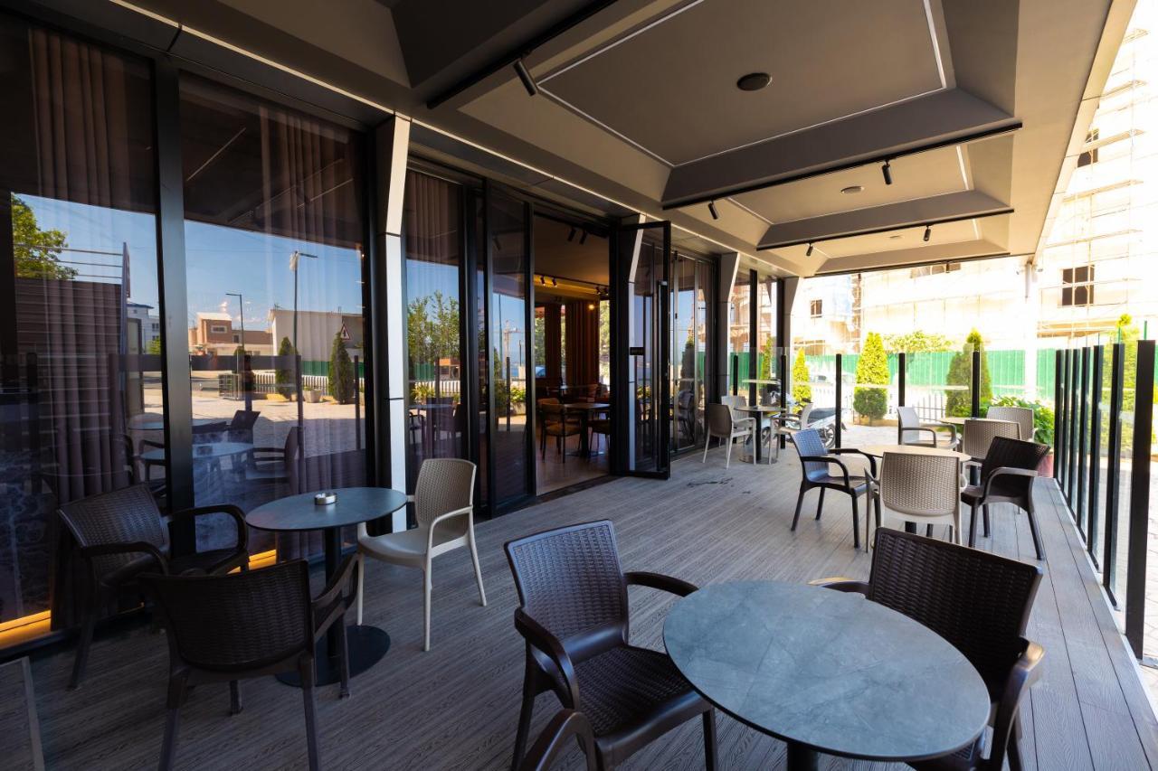 New Donantelo Hotel Vlore Luaran gambar