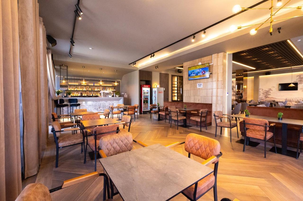 New Donantelo Hotel Vlore Luaran gambar