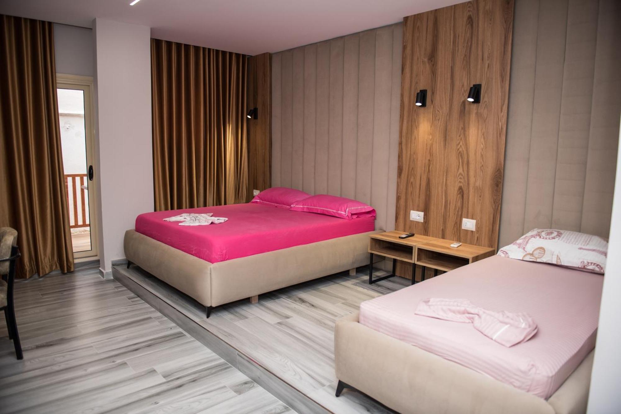 New Donantelo Hotel Vlore Luaran gambar