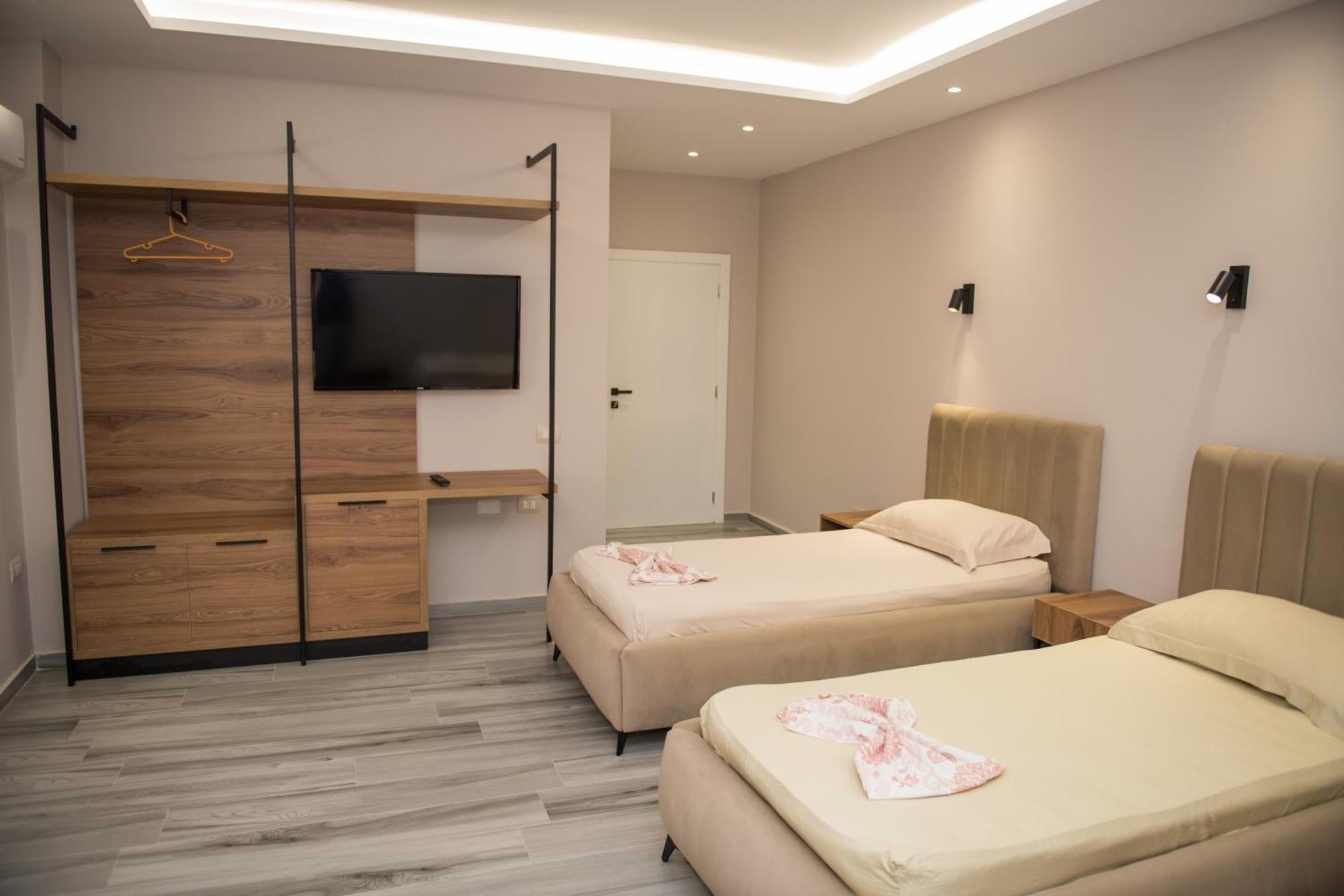 New Donantelo Hotel Vlore Luaran gambar