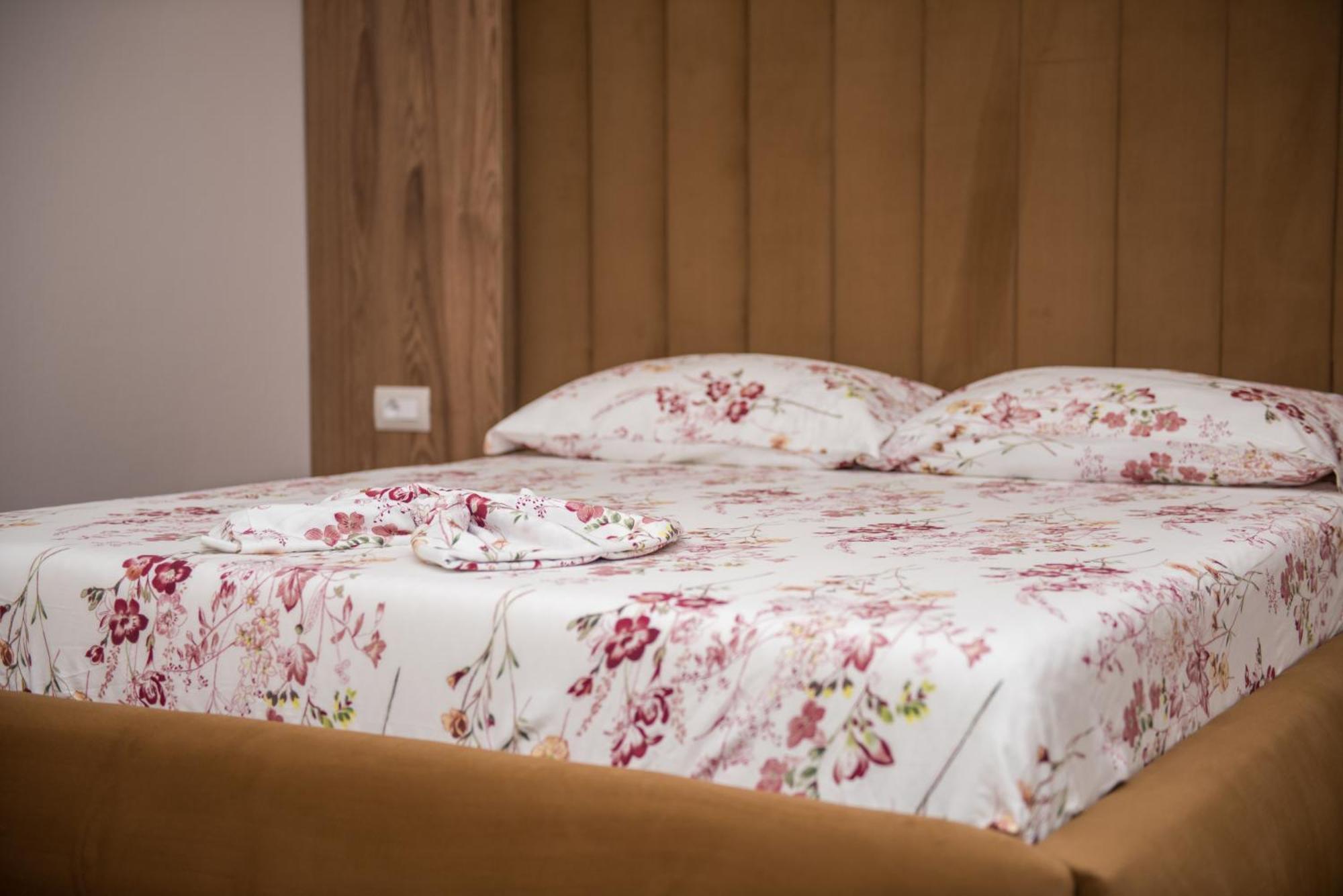 New Donantelo Hotel Vlore Luaran gambar