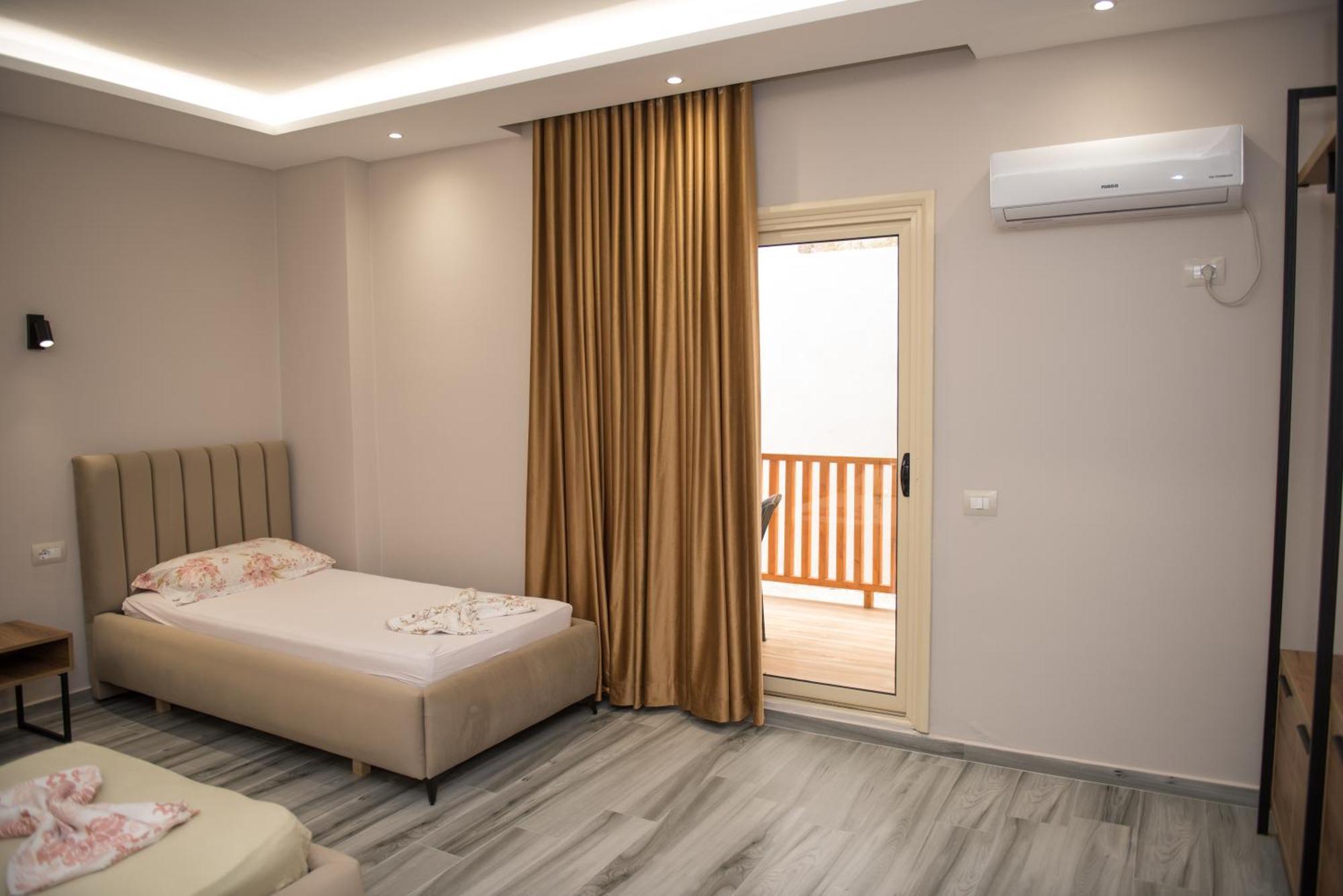New Donantelo Hotel Vlore Luaran gambar