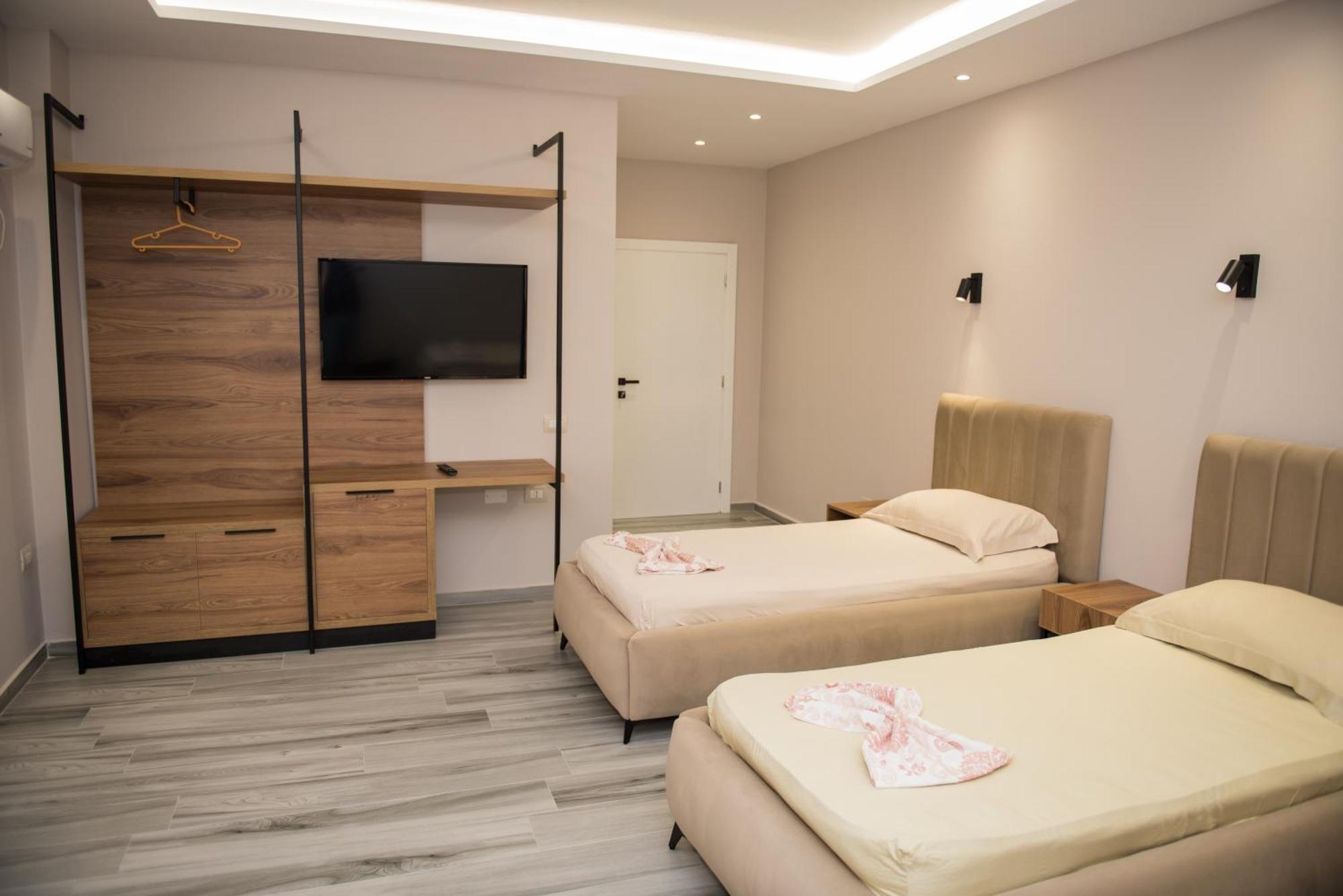 New Donantelo Hotel Vlore Luaran gambar