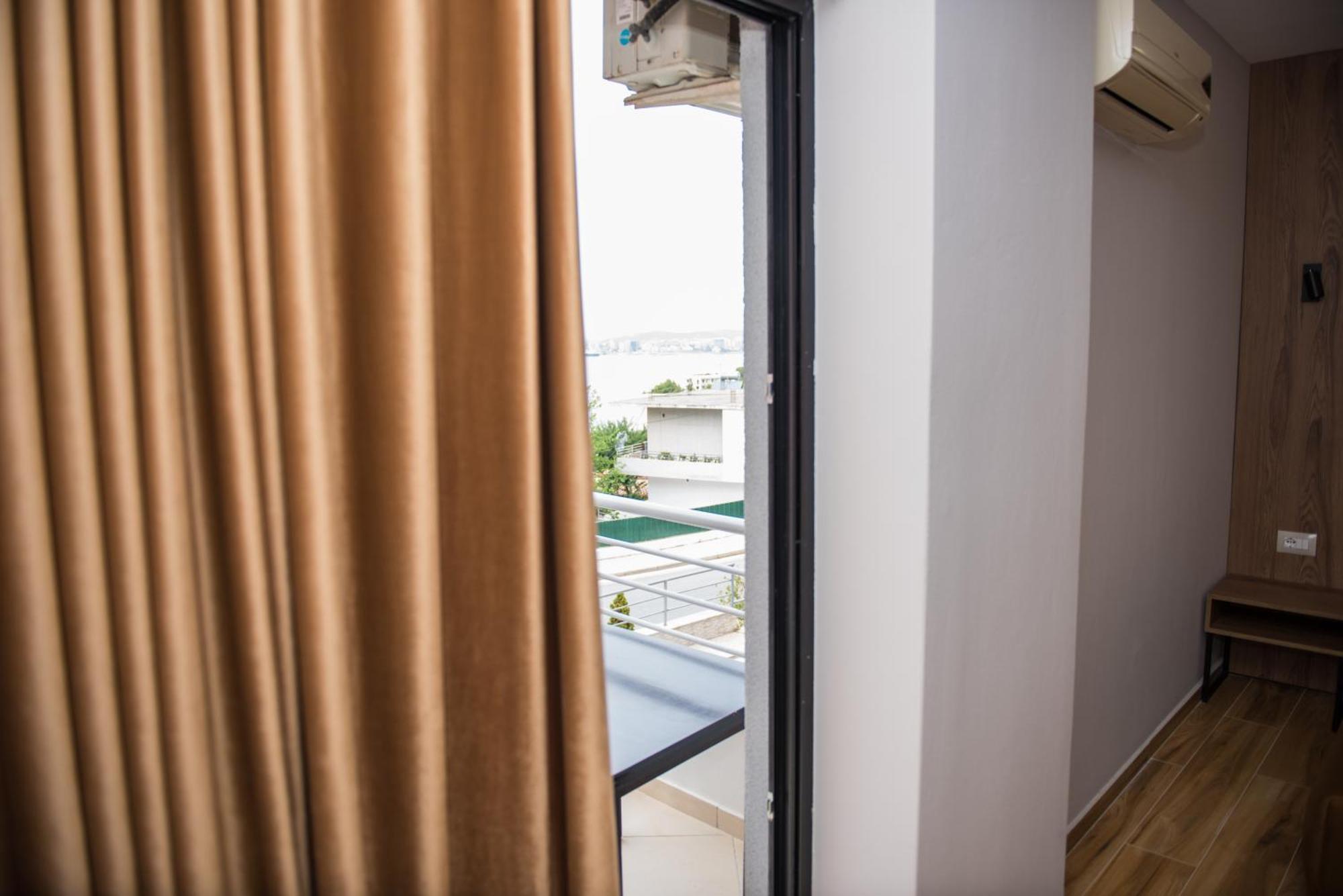 New Donantelo Hotel Vlore Luaran gambar