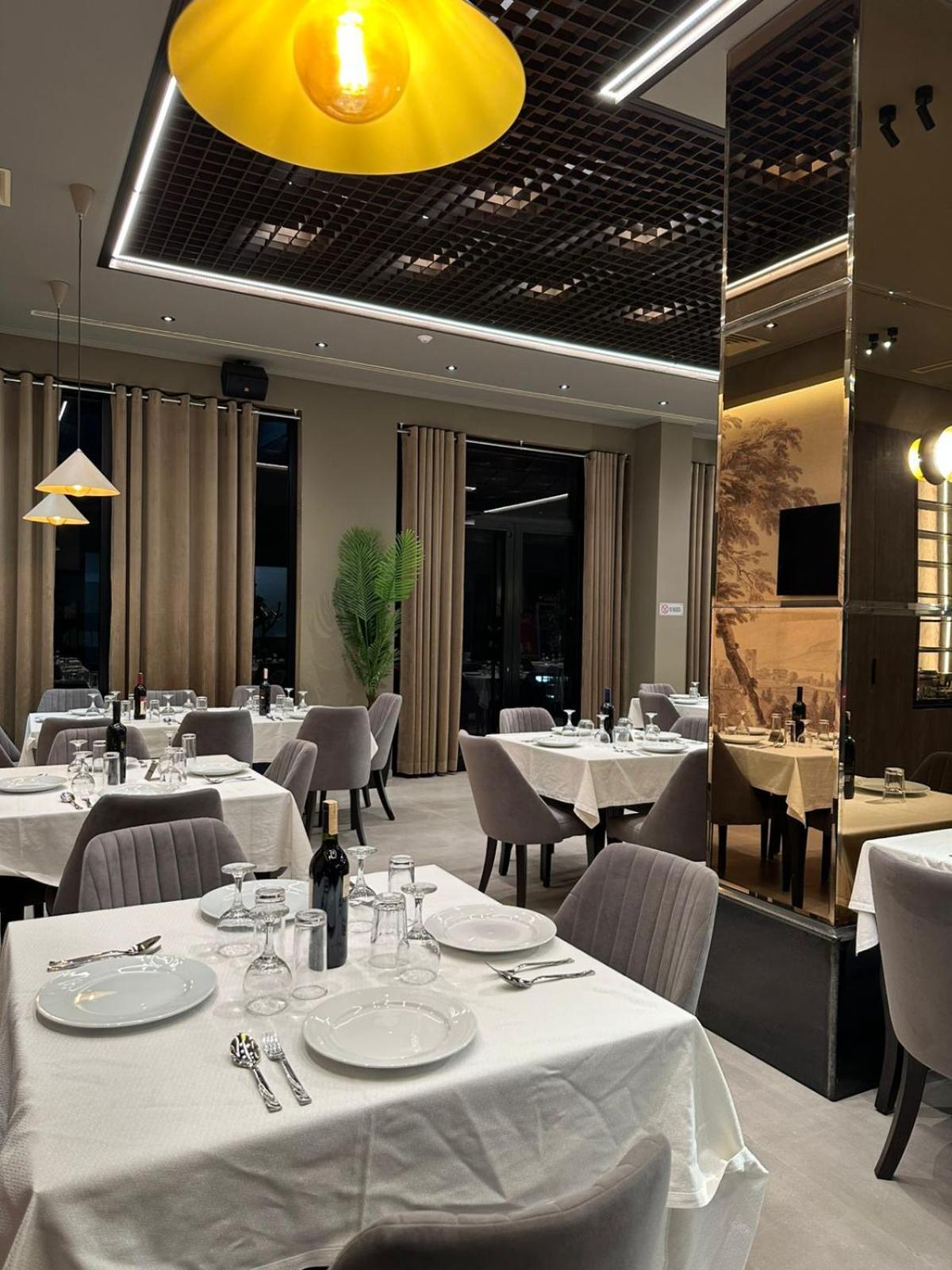 New Donantelo Hotel Vlore Luaran gambar