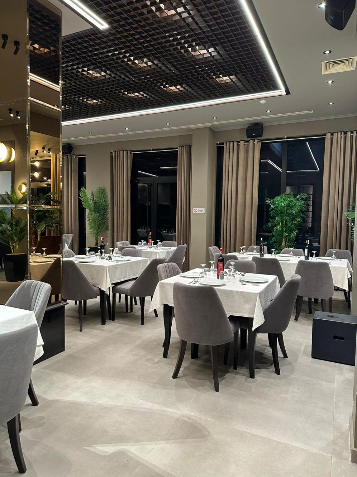New Donantelo Hotel Vlore Luaran gambar